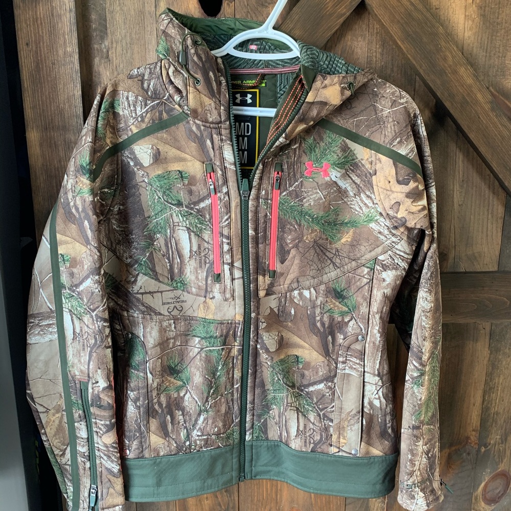 Under Armour Women’s Hunt/Camo Jacket - M